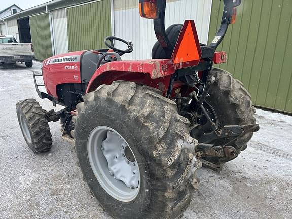 Image of Massey Ferguson 2706E equipment image 4