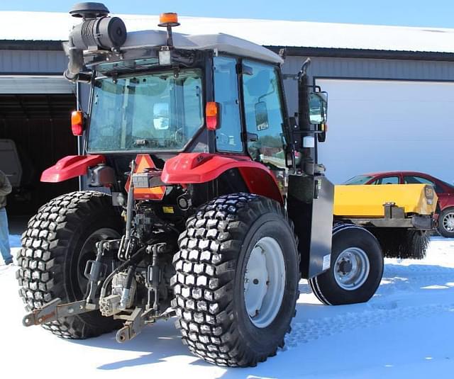 Image of Massey Ferguson 4607M equipment image 4