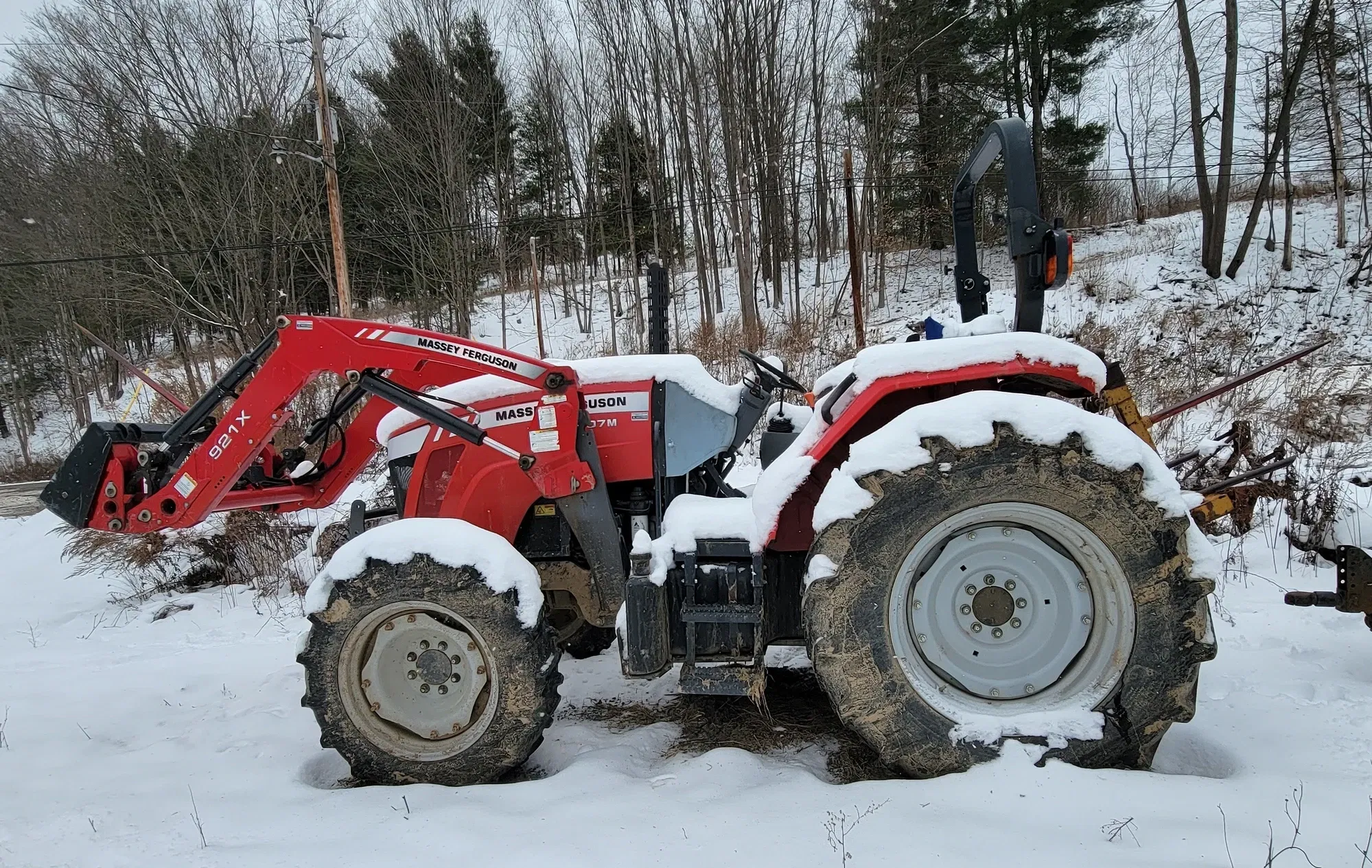 2016 Massey Ferguson 4607M Equipment Image0