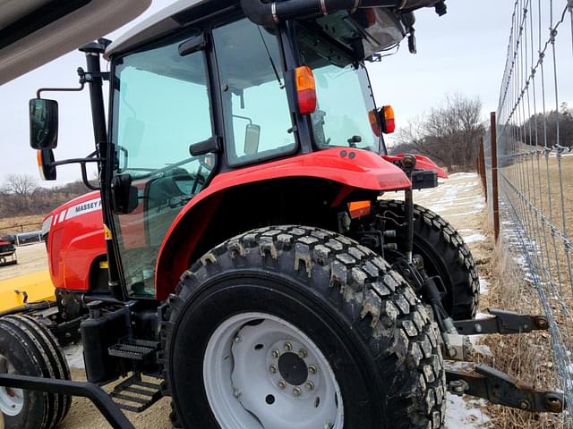 Image of Massey Ferguson 4607M equipment image 3