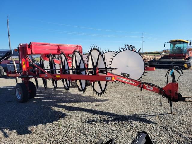 Image of Massey Ferguson 5130 equipment image 1