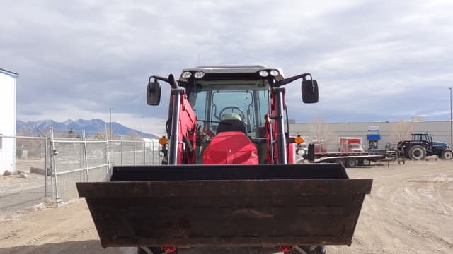 Image of Massey Ferguson 5613 equipment image 2