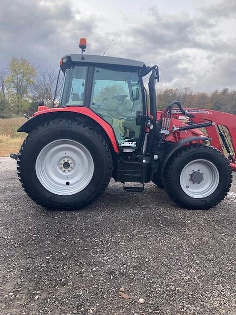 Image of Massey Ferguson 5711SL equipment image 1