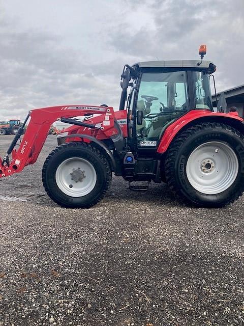 Image of Massey Ferguson 5711SL equipment image 2