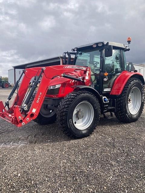 Image of Massey Ferguson 5711SL equipment image 3