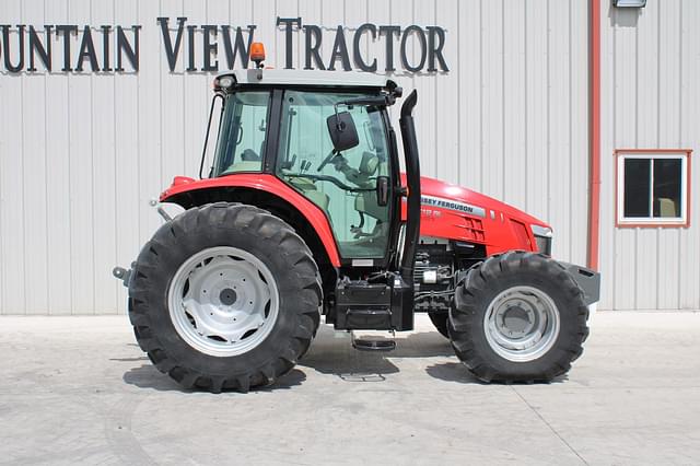 Image of Massey Ferguson 5712SL equipment image 4