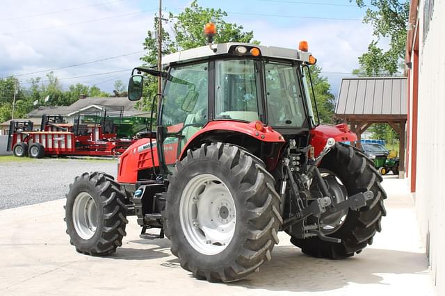 Image of Massey Ferguson 5712SL equipment image 2