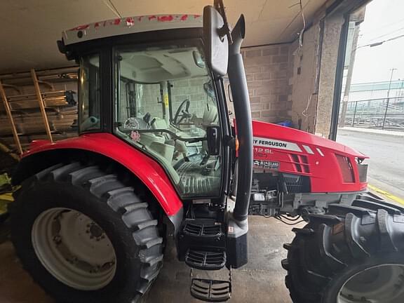 Image of Massey Ferguson 5712SL Primary image