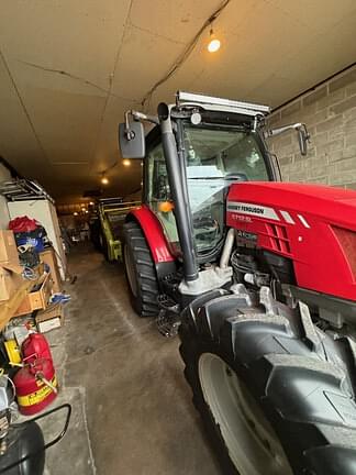 Image of Massey Ferguson 5712SL equipment image 3