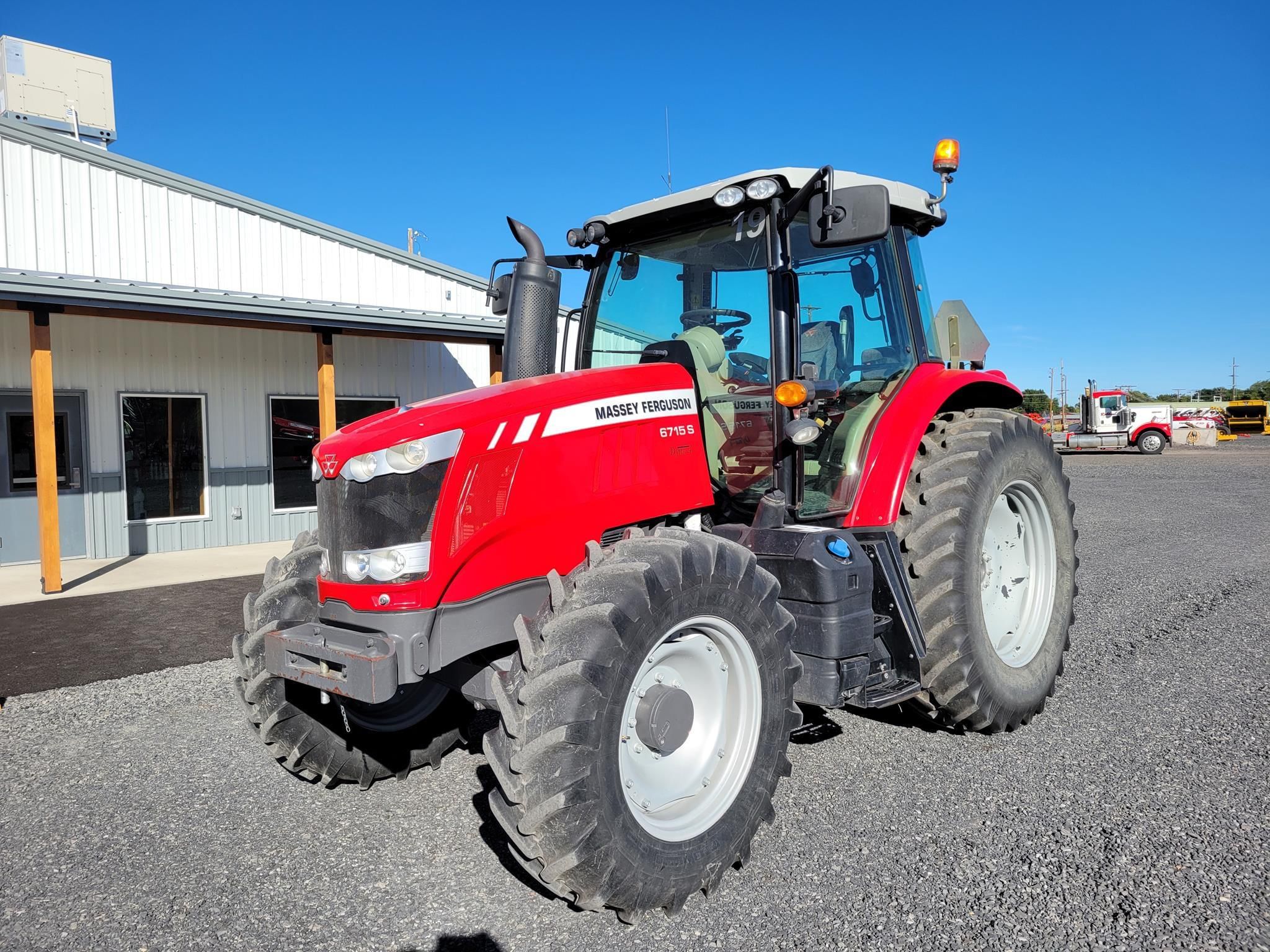 2016 Massey Ferguson 6715S Equipment Image0