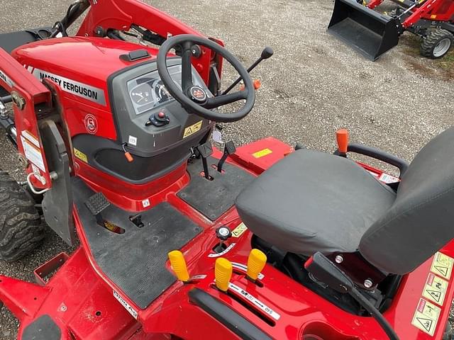 Image of Massey Ferguson GC1705 equipment image 4