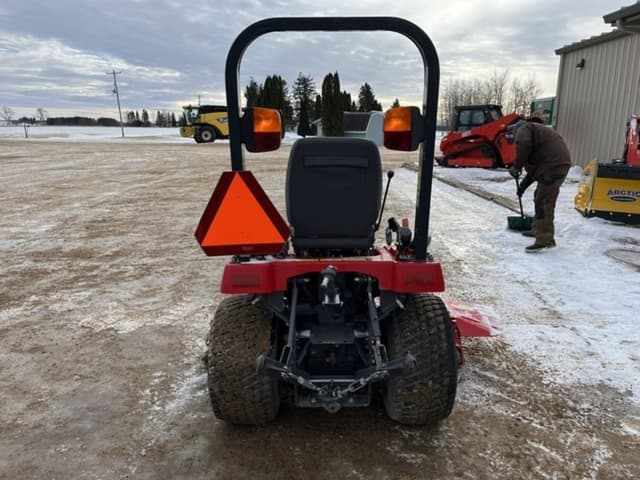Image of Massey Ferguson GC1705 equipment image 3