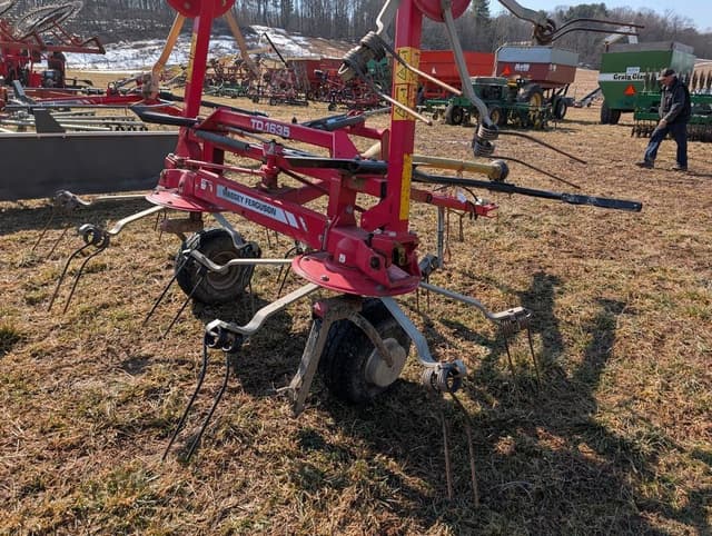 Image of Massey Ferguson TD1635 equipment image 4