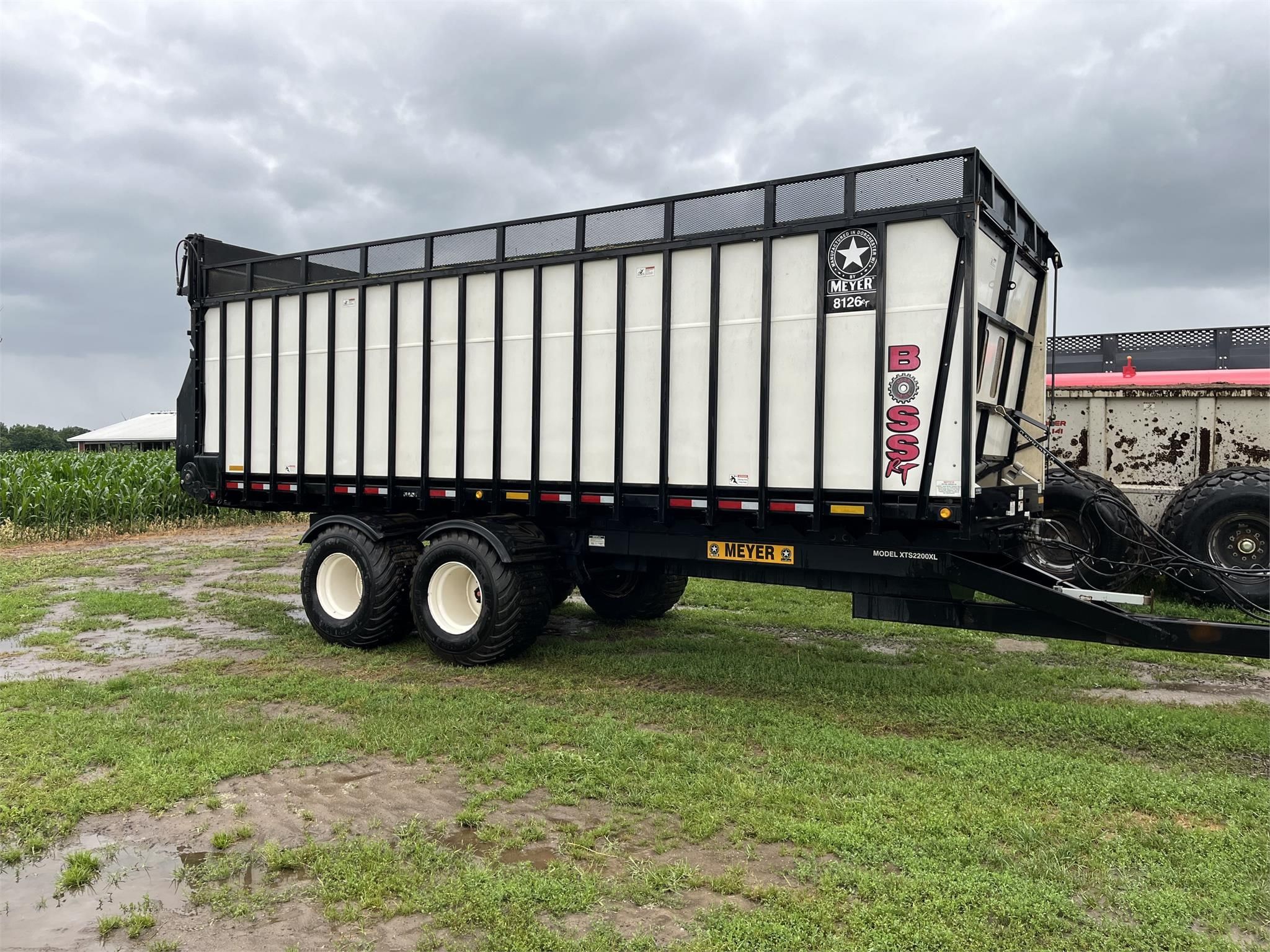 2016 Meyer 8126RT Equipment Image0