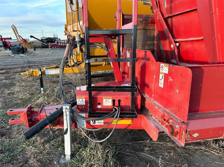 2016 Meyer F470 Hay and Forage Grinders/Mixers for Sale Tractor Zoom