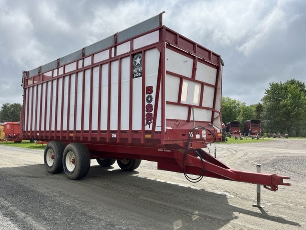 2016 Meyer 8124RT Equipment Image0