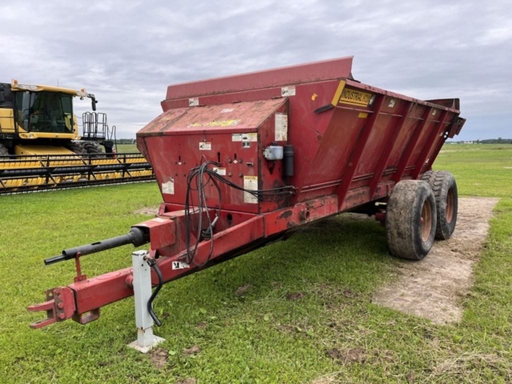 2016 Meyer 8720 Equipment Image0