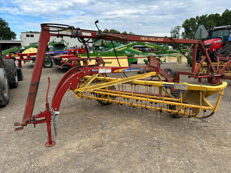 2016 New Holland Rolabar 256 Equipment Image0