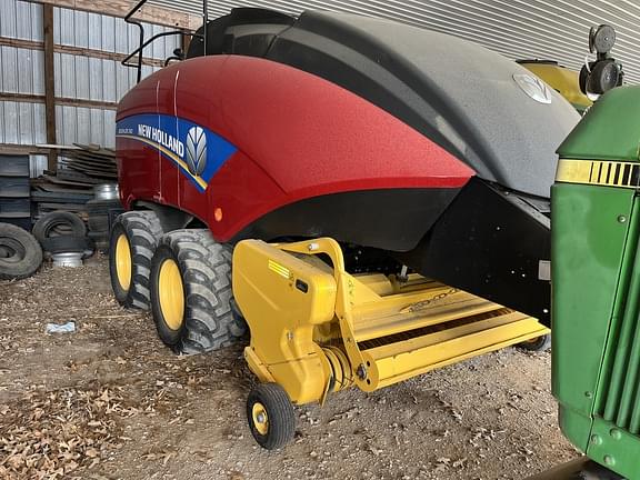 Image of New Holland 340 equipment image 2