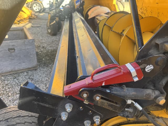 Image of New Holland 380HDY equipment image 3