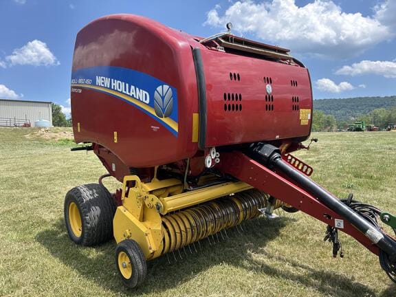 2016 New Holland RB450 CropCutter Equipment Image0