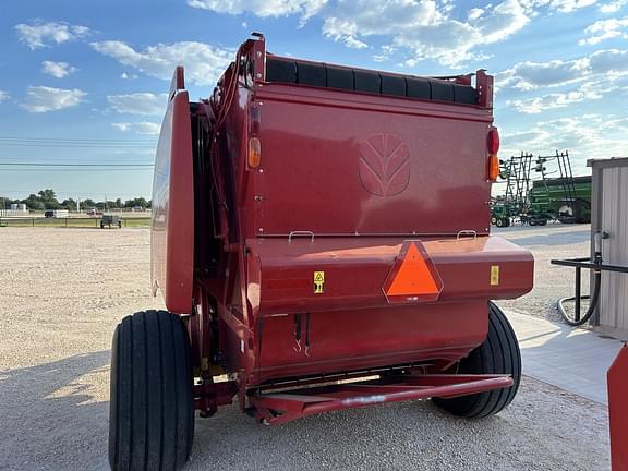 Image of New Holland RB560 Specialty Crop equipment image 3