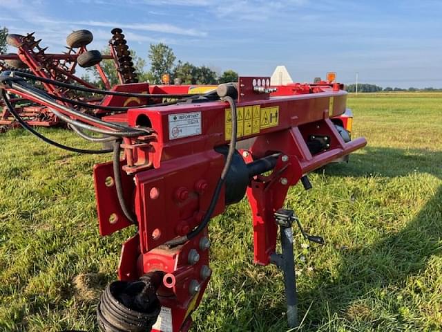 Image of New Holland H7230 equipment image 4