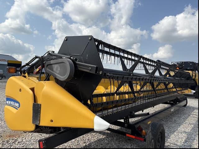 Image of New Holland 740CF-30 equipment image 1