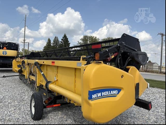Image of New Holland 740CF-30 equipment image 3