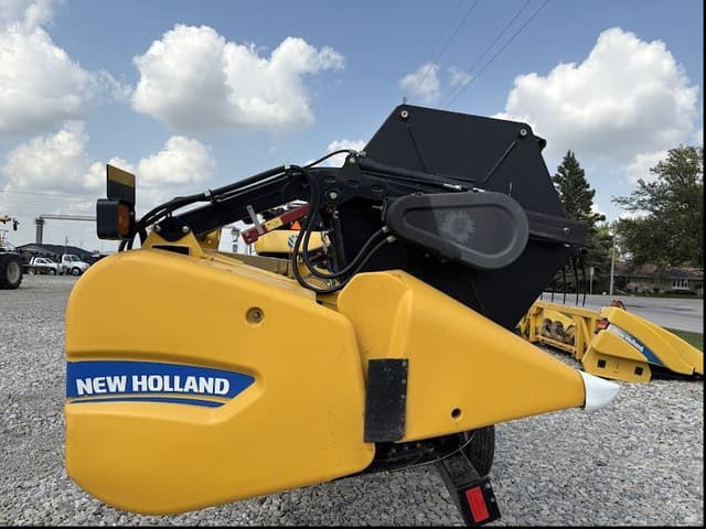Image of New Holland 740CF-30 equipment image 4
