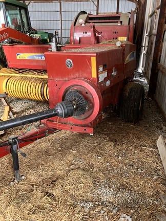 2016 New Holland BC5070 Equipment Image0
