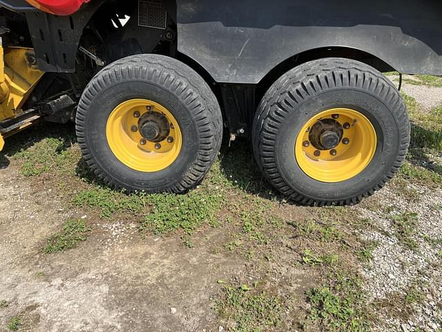 Image of New Holland Big Baler 330 CropCutter equipment image 4
