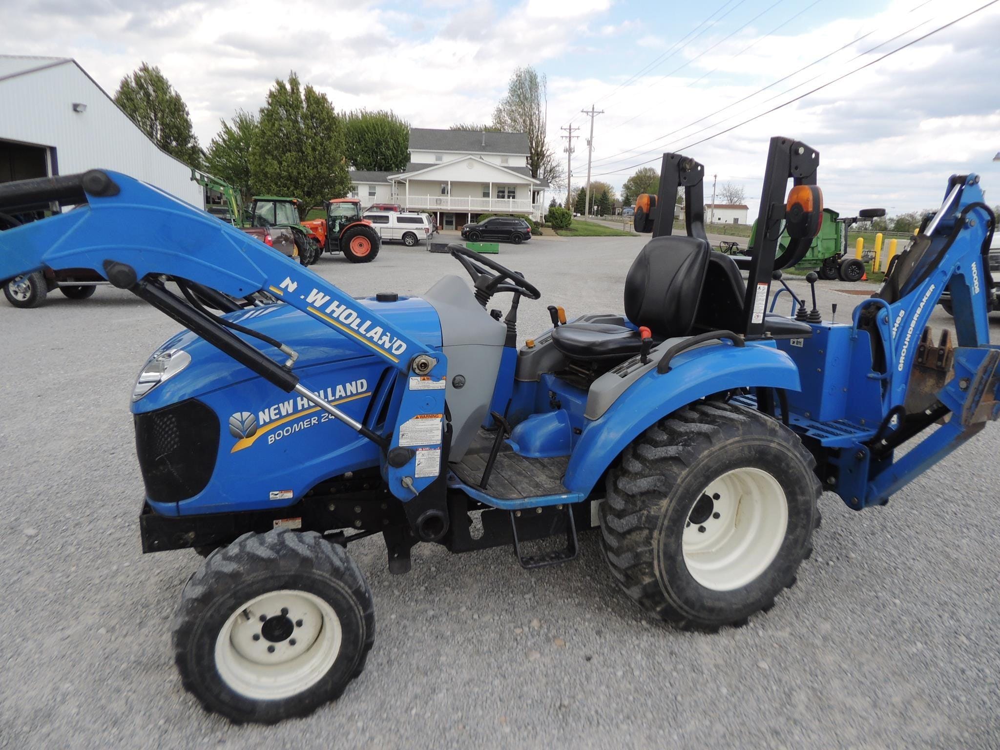 2016 New Holland Boomer 24 Equipment Image0