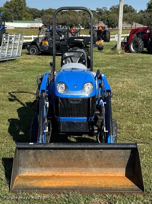 Image of New Holland Boomer 24 equipment image 1