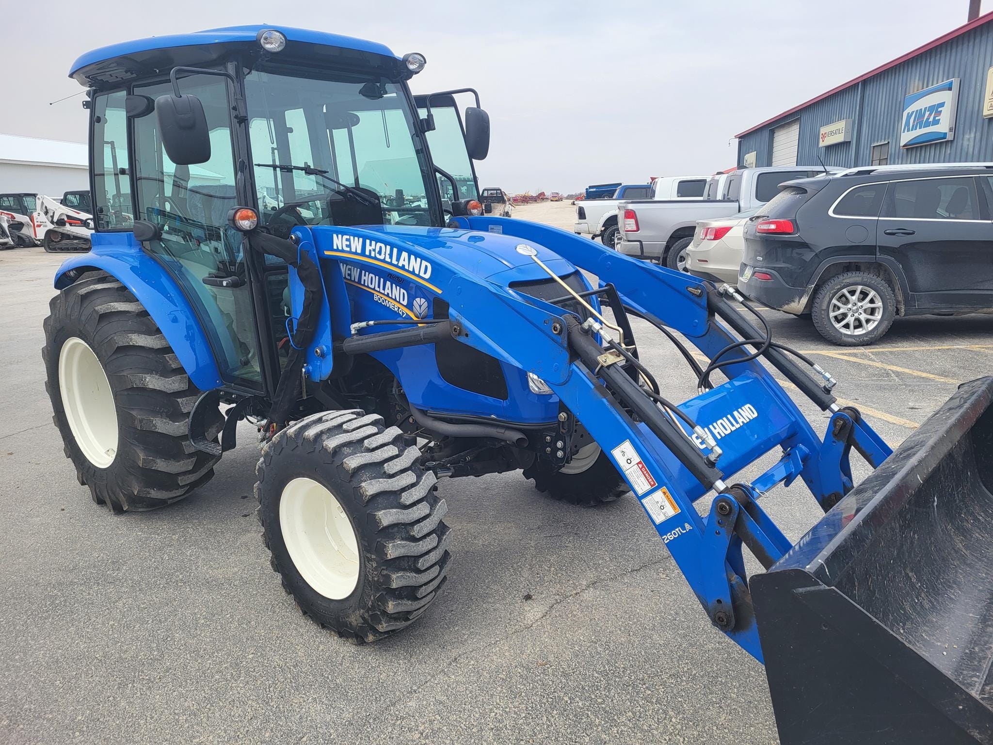 Main image New Holland Boomer 47