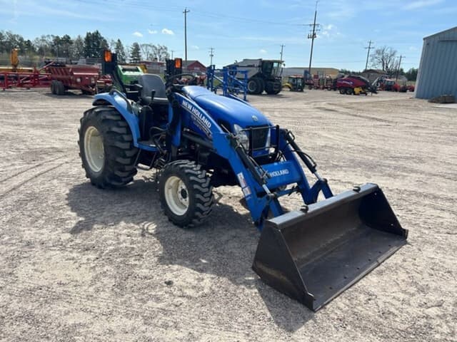 Image of New Holland Boomer 54D equipment image 2