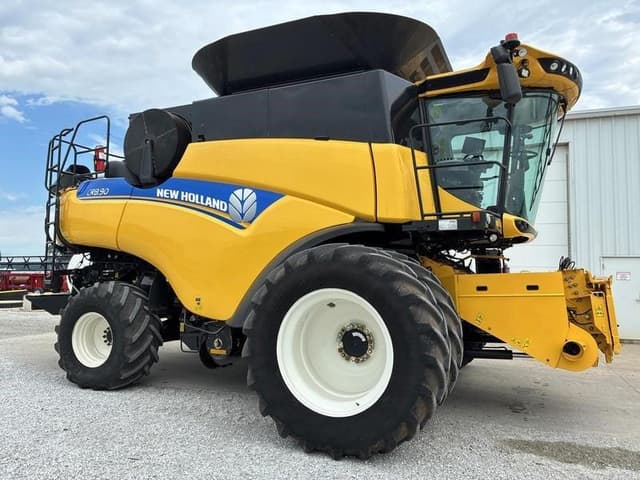 Image of New Holland CR8.90 equipment image 1