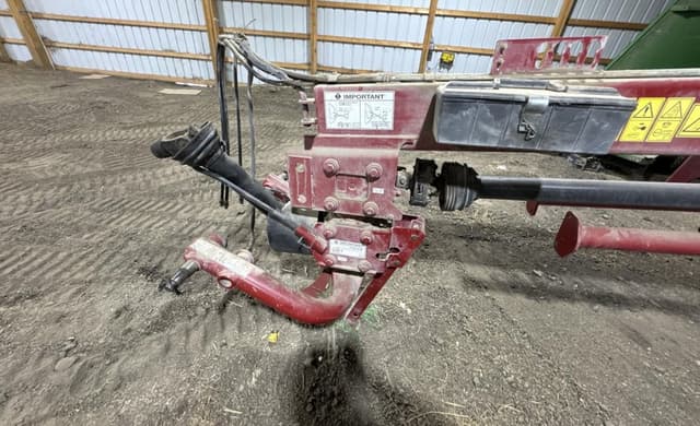 Image of New Holland 313 equipment image 3