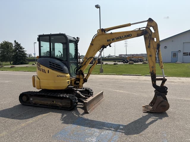 Image of New Holland E35B equipment image 2