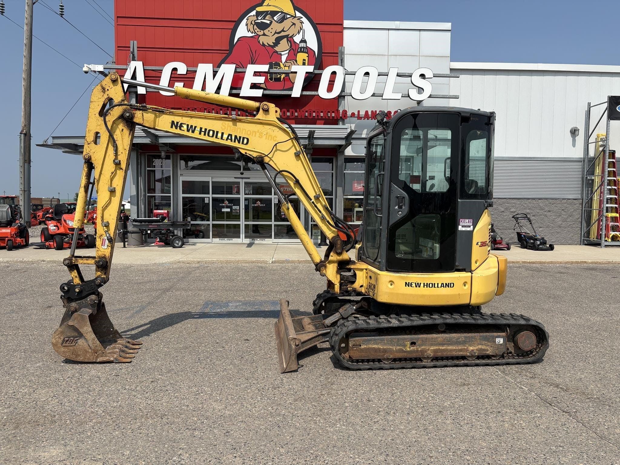 2016 New Holland E35B Equipment Image0