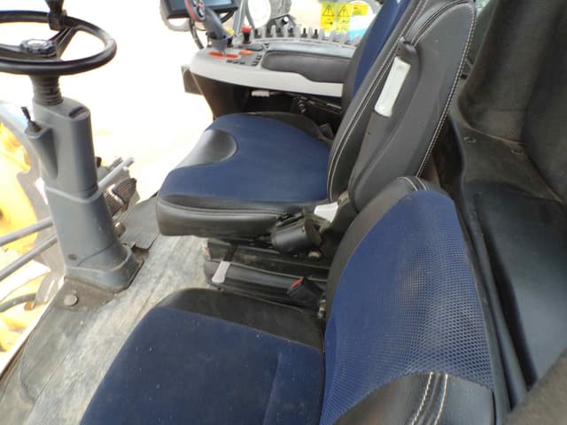 Image of New Holland FR650 equipment image 4