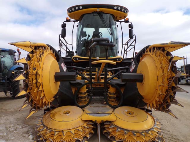 Image of New Holland FR650 equipment image 2