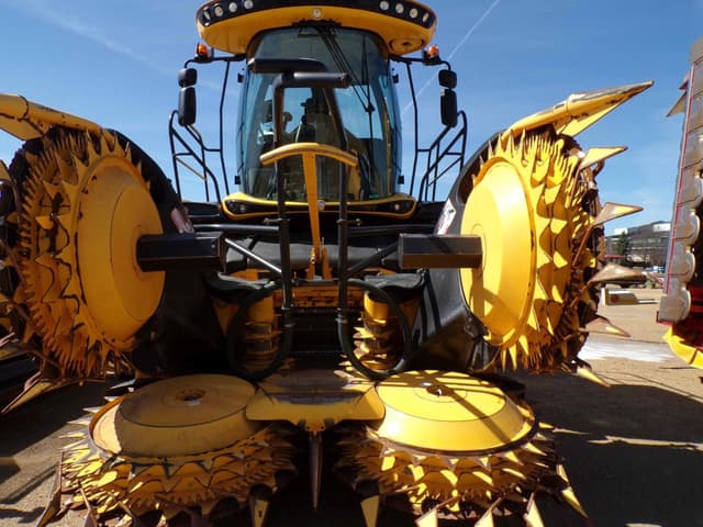 Image of New Holland FR650 equipment image 2