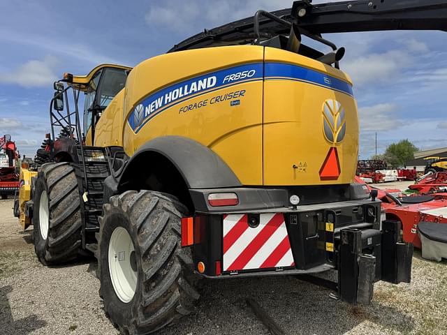Image of New Holland FR850 equipment image 4