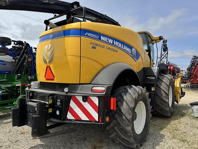 Image of New Holland FR850 equipment image 2