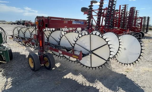 Image of New Holland H5980 equipment image 3