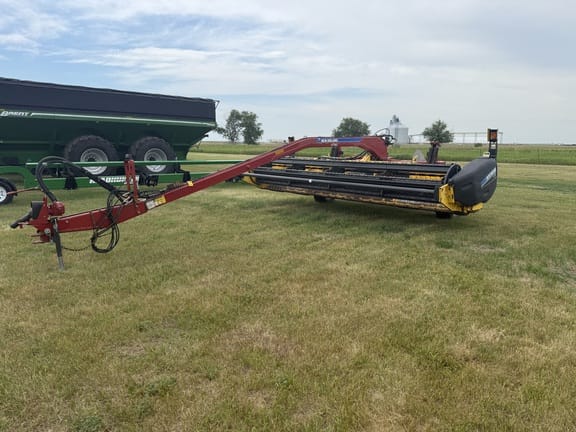 2016 New Holland H7150 Equipment Image0