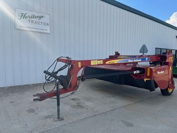 2016 New Holland H7220 Equipment Image0