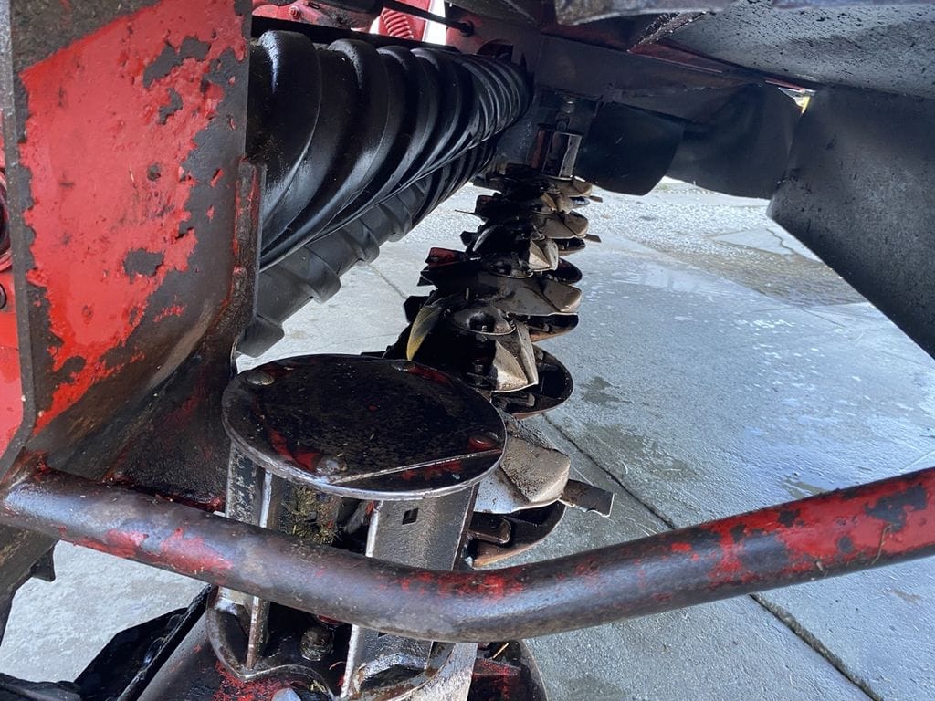 2016 New Holland H7230 Equipment Image0