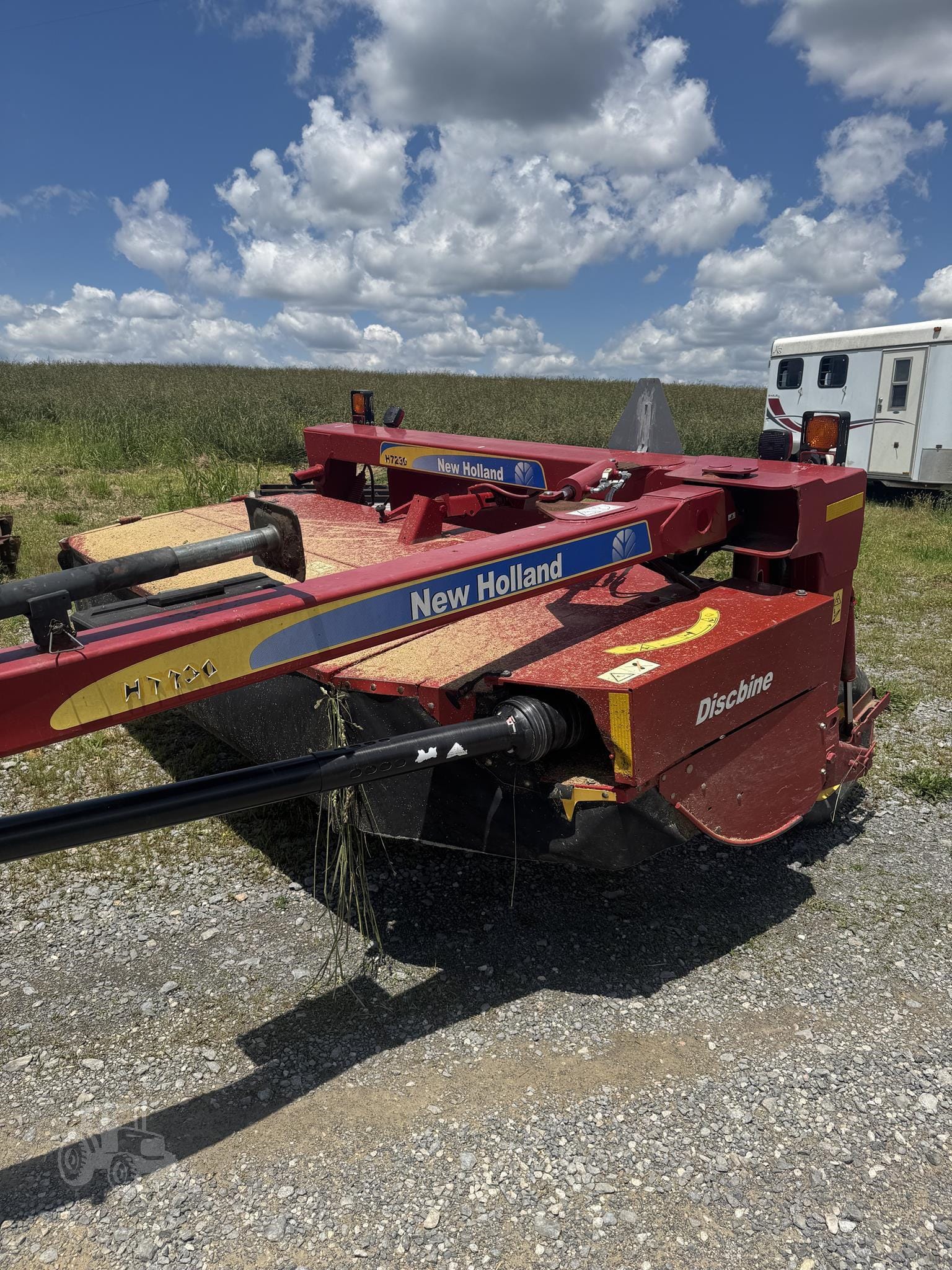 2016 New Holland H7230 Equipment Image0